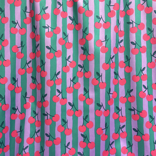 Puuvillapopliini: Kirsikat ja raidat, violetti - vihreä