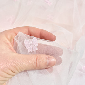 Brodeerattu pehmoinen tylli: Rusetit, hento vaaleanpunainen - vaaleanpunainen