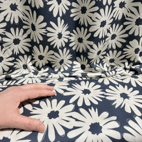 Viskoosi twill: Vaalean kukat, sinertävä tummanharmaa - liidunvalkoinen 