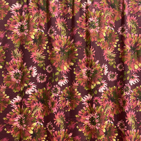 Digitrikoo: Isot tummanpuna - vihreät kukat, viininpunainen