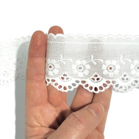 Puuvillabrodyyri kukat 50mm / 1m, valkoinen