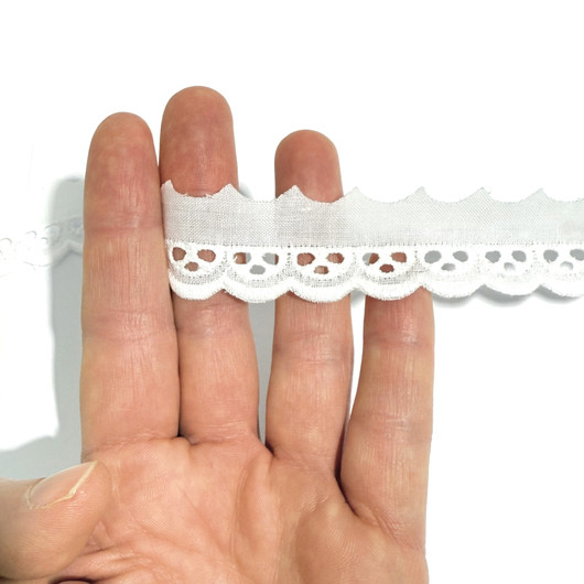 Puuvillabrodyyri 25mm / 1m, valkoinen