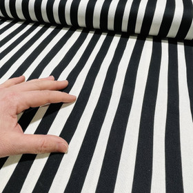 Canvas: Pystyraita, musta - valkoinen 