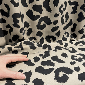 Kudottu viskoosi: Leopard, taube - musta