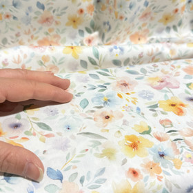 Puuvilla: Hennot vesivärikukat, valkoinen - vaaleankeltainen - vaaleansininen - roosa