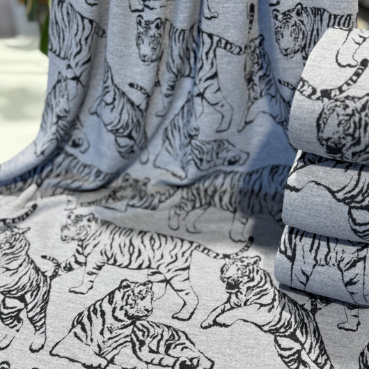 Kuviollinen merinovillaneulos: ROAR, meleerattu vaaleanharmaa - meleerattu tummanharmaa