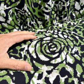 Digitrikoo: Abstraktit kukkakuviot, murrettu vihreä - musta - valkoinen