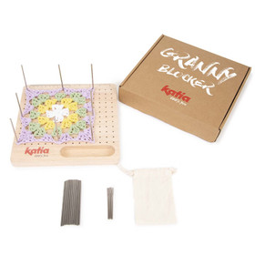 Katia: Isoäidinneliöiden pingoitusalusta 23,5 x 23,5cm