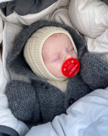 PetiteKnit: Selma's Sleep Suit -neuleohje 