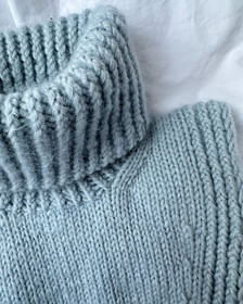 PetiteKnit: Terrazzo Neck Junior -neuleohje 