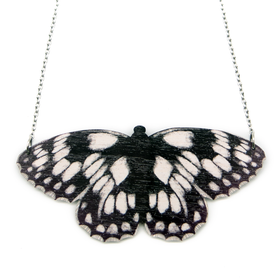 Ruutuperhonen – kaulakoru