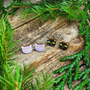 Pikkukatti liila – nappikorvakorut