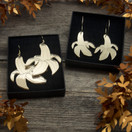 Bansku – korvakorut koukuilla (peiliakryyli)