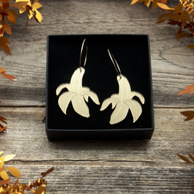 Pikkubansku – korvakorut renkailla (peiliakryyli)