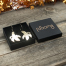 Pikkubansku – korvakorut renkailla (peiliakryyli)