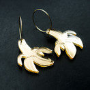 Pikkubansku – korvakorut renkailla (peiliakryyli)