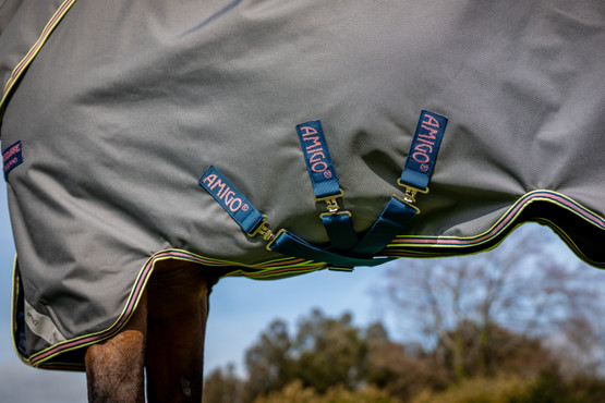 Amigo Bravo12 Turnout Plus 0g LITE /100g/ 250g MED / 400g HVY