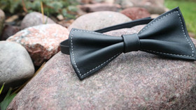 Nahkarusetti Aikuisten Musta Valkoiset Tikkaukset