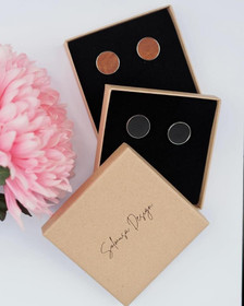 Nappikorvakorut Mustat