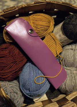 PUIKKOLO näppärä puikkokotelo sukkien ja lapasten neulojalle