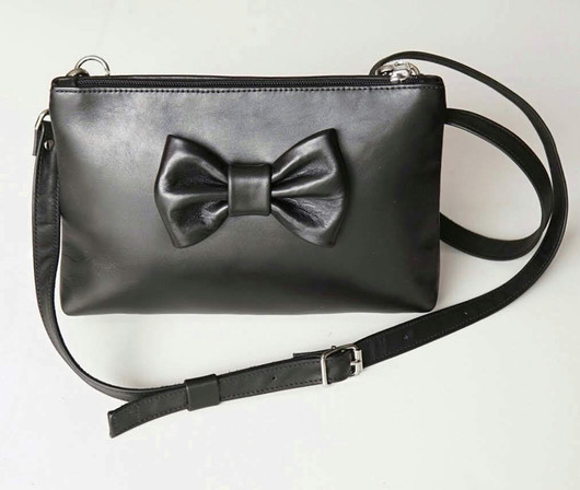 NAMI, musta nahkainen rusettilaukku