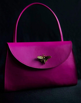 YÖPERHONEN  Juhlien ja tilaisuuksien kaunotar!