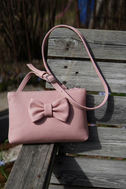 NAMI Hienostuneesti puuterinen vaaleanpunainen