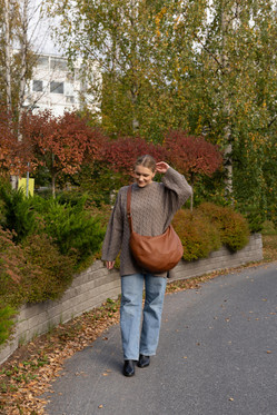 SINUHE Rento ja tilava olkalaukku.