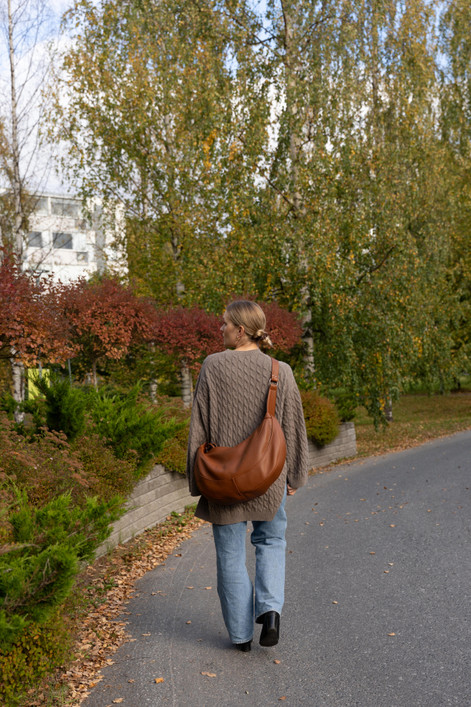 SINUHE Rento ja tilava olkalaukku.