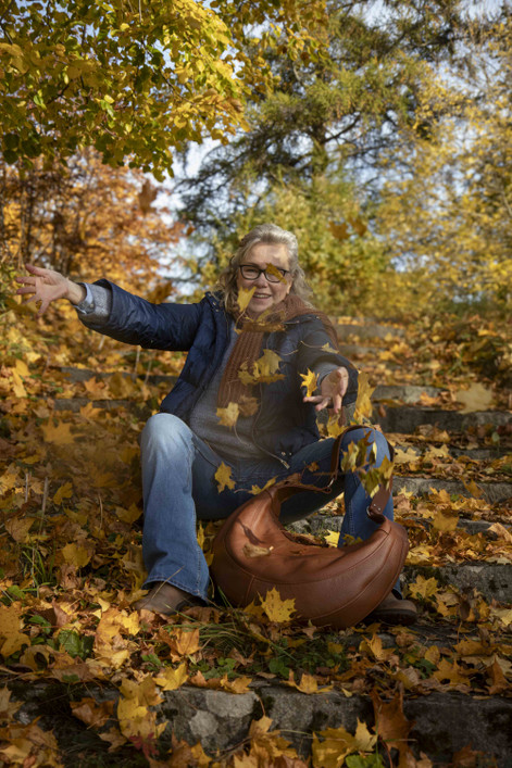 SINUHE Rento ja tilava olkalaukku.