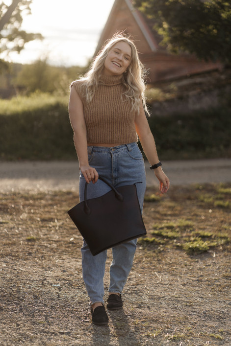 TANGO, upea musta nahkalaukku