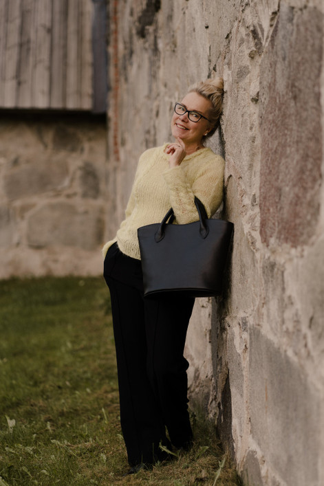 TANGO, upea musta nahkalaukku