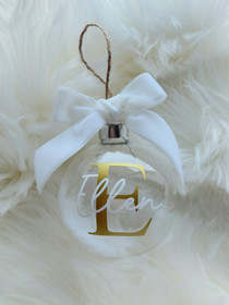 Joulupallo nimellä, punaisella tai valkealla samettirusetilla.