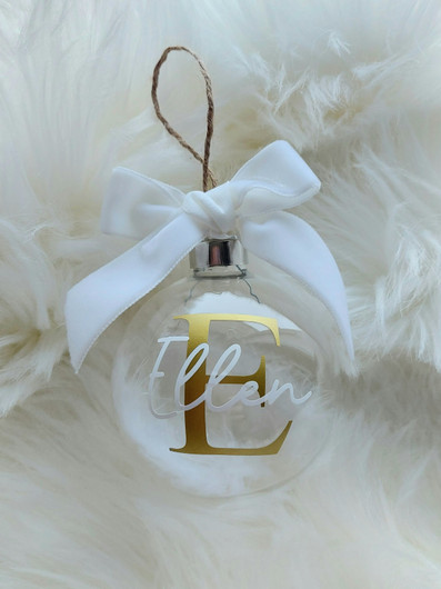 Joulupallo nimellä, punaisella tai valkealla samettirusetilla.