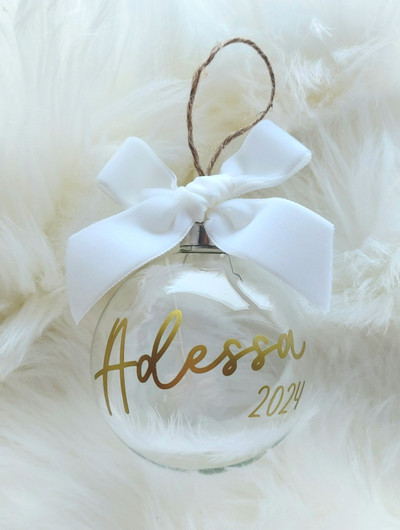 Joulupallo nimellä 2. Valkealla samettirusetilla.