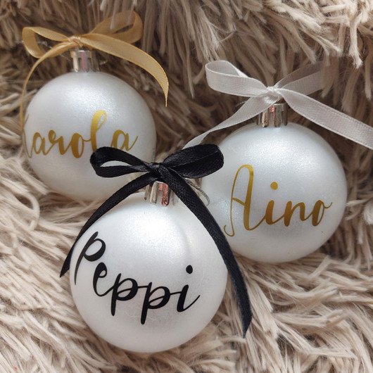 Valkea joulupallo nimellä -PikkuMari 