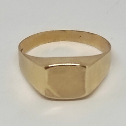 Kultainen kantasormus timanttileikkauksella