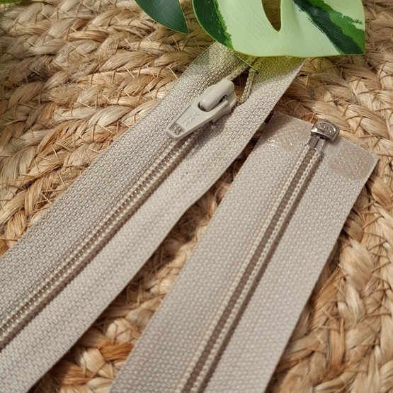 YKK Avovetoketju spiraalihammastus 45 cm, Vaalea Beige