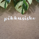 Silitettävä teksti, PIKKUSISKO, VALKOINEN, eri kokoja