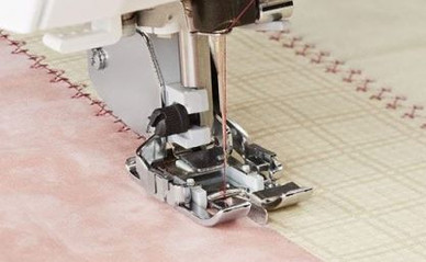 Vaihdettava koristeommeljalka ohjaimella