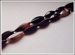 Sardonyx AA, 8 x 26 mm, viistetty markiisi, ½ nauha
