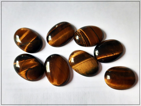 Tiikerinsilmä, 25 x 18 mm, ovaali kapussi