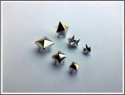 Niitit, pyramidi, eri kokoja, 10-25 kpl/pss
