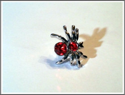 Hämähäkki, strassikoristeltu 17 x 13 mm isoreikäinen metallihelmi, kpl