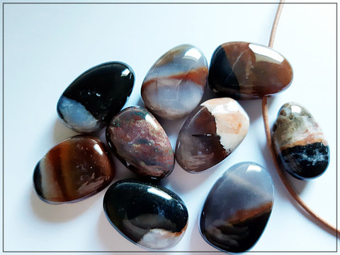 Sardonyx riipuskivi, pisara