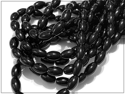 Onyx, sileä riisi 9 x 6 mm, ½ nauha