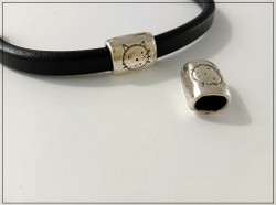 Hopeoitu hela, kissa