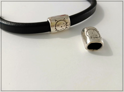 Hopeoitu hela, kissa