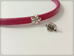 Hopeoitu hela, kukka