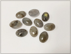 Labradoriitti kapussi 14 x 10 mm, ovaali